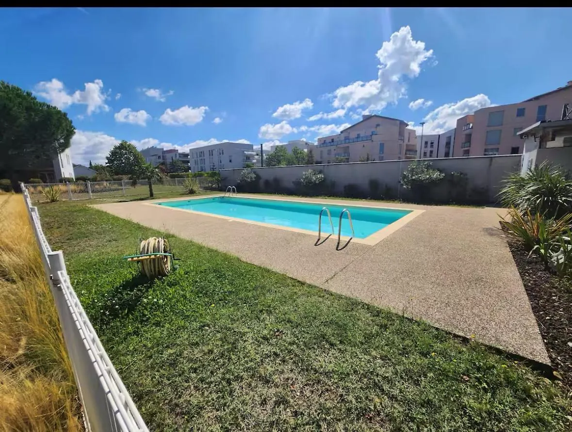 Stunning T2 Pool Box-Meyzieu Gare-Stade-Eurexpo 0*, Meyzieu